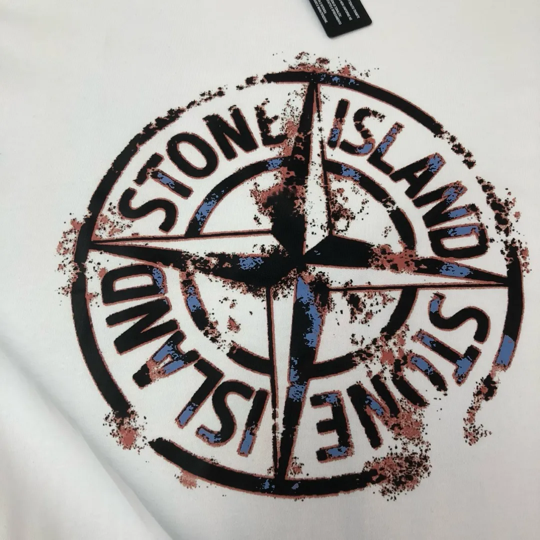 W681#P110💰 2025🆕 Stone lsland/Stone Island Rotten Compass logo printed short-sleeved T-shirt ⚠️[Original creation with high control of details] -Made of 260g combed cotton double yarn, soft and comfortable to the touch, sweat-absorbent and breathable. -Simple basic and versatile style, original quality, the first choice for couples. -Made in a large factory, four needles and five threads on the shoulder, neat routing, high quality workmanship. -Same style for men and women. Very versatile, one piece for everyone, details are clearly visible. Color: Black White Size: M L
